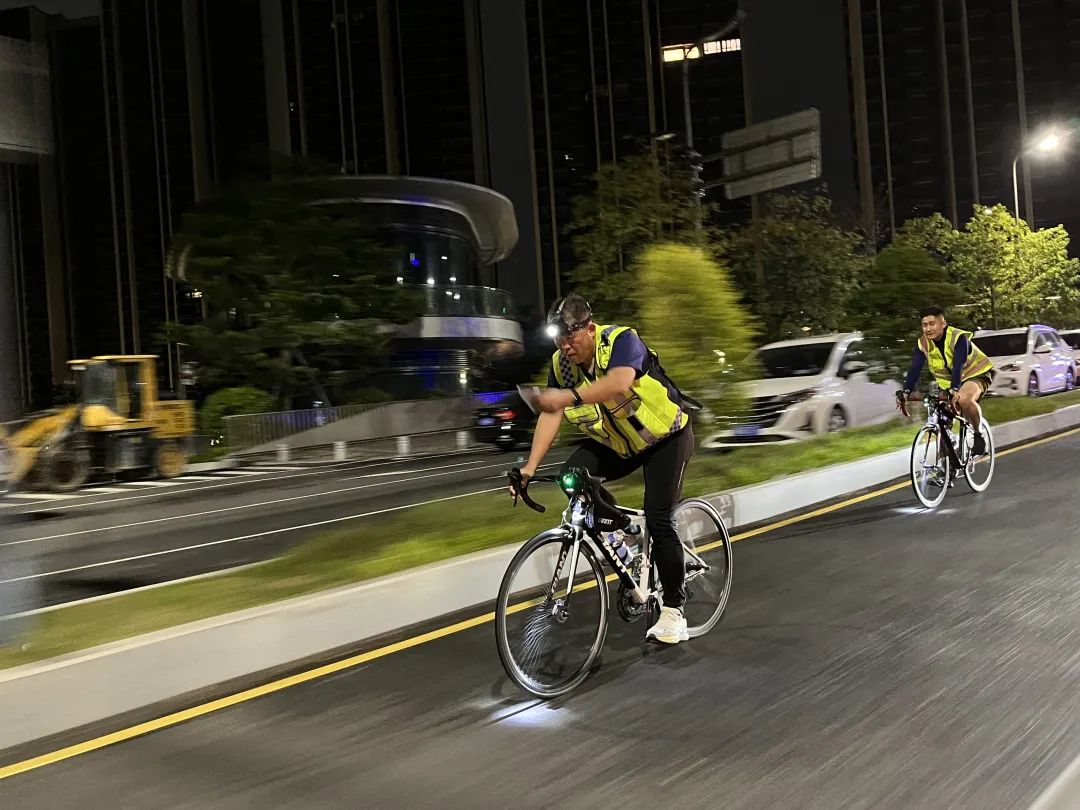 一起来夜探赛道！看看21.0975公里的赛道是如何丈量的
