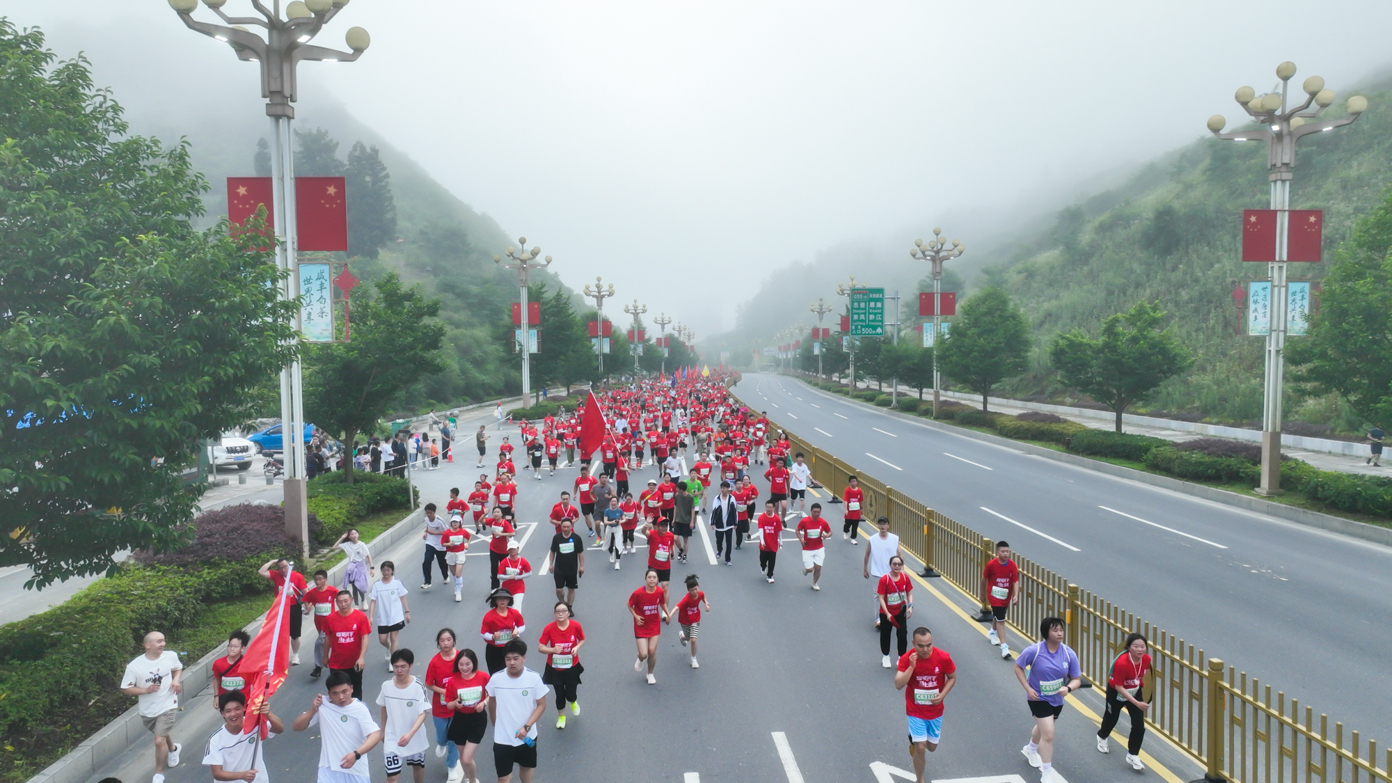 跑咸丰马拉松，享免费长桌宴