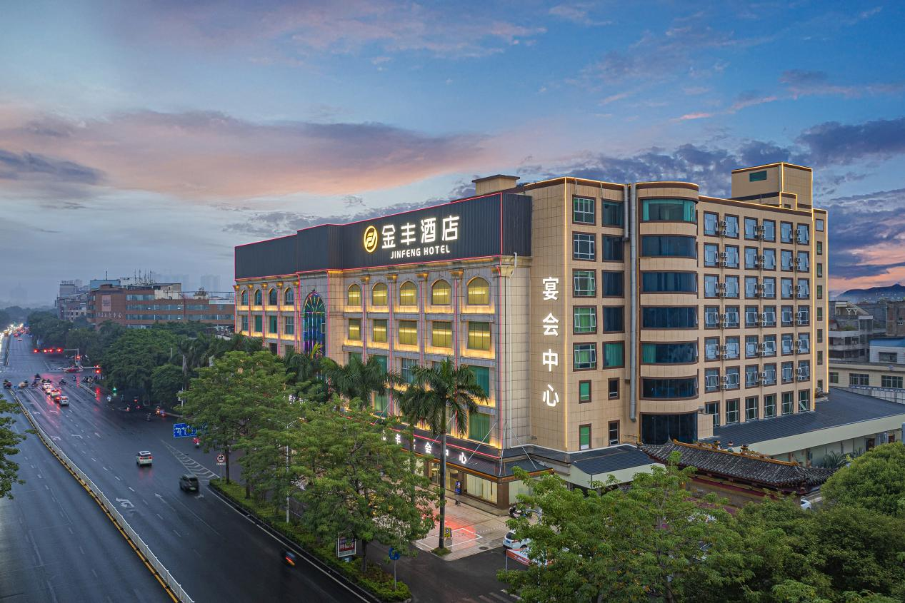 在玉林，睡进一城繁华与烟火，这座隐于市心的酒店太惊艳！