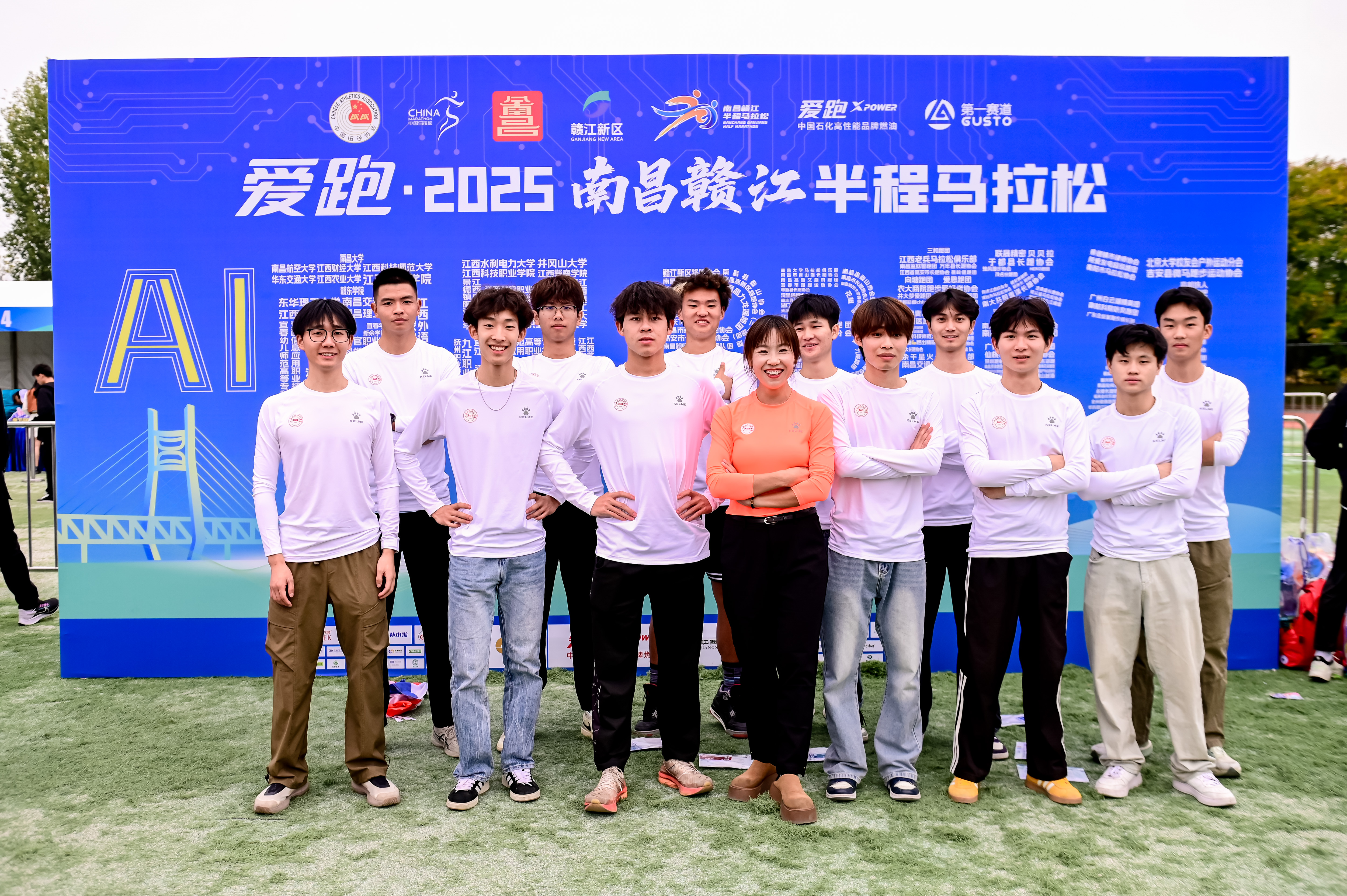 华东高校群雄齐聚江畔，以奔跑开启巅峰竞速